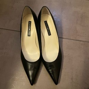 Bandolino black leather kitten heels